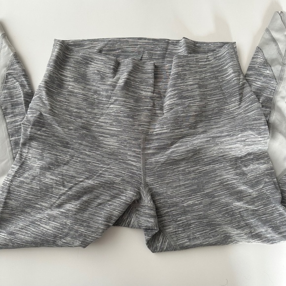 LULULEMON WUNDER UNDER CROP II (SPECIAL EDITION) *SCALLOP 23" - SZ 12 - Picture 3 of 4